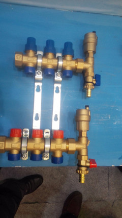 愛迪生 廠家直銷 W911系列(銅本色3路內置調節(jié)閥銅本色地暖分集水器(帶旁通管) 可定制加工 量大從優(yōu)圖片_高清圖_細節(jié)圖